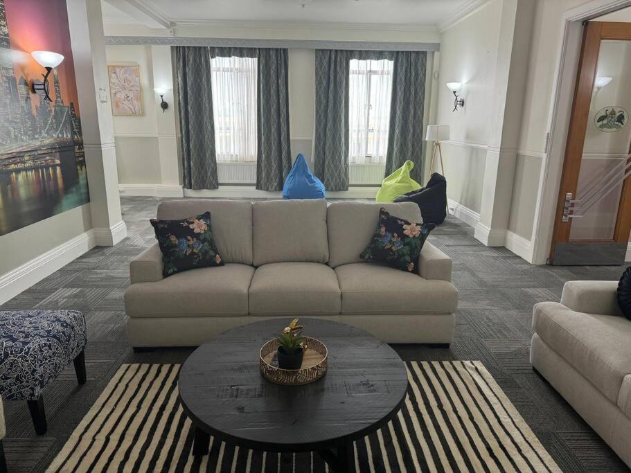 4 Large Bedroom Apartment In The City Hastings Ngoại thất bức ảnh