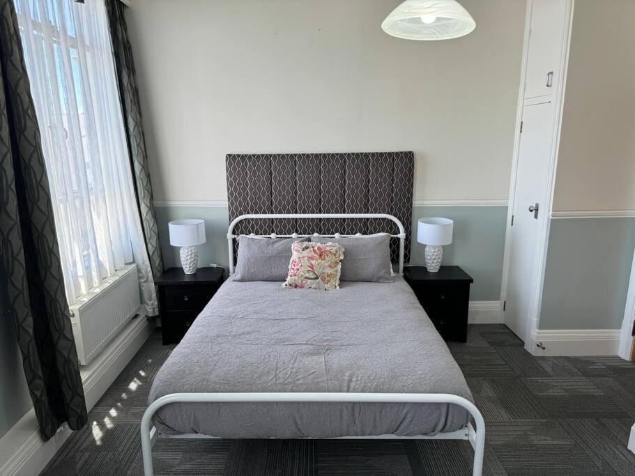 4 Large Bedroom Apartment In The City Hastings Ngoại thất bức ảnh
