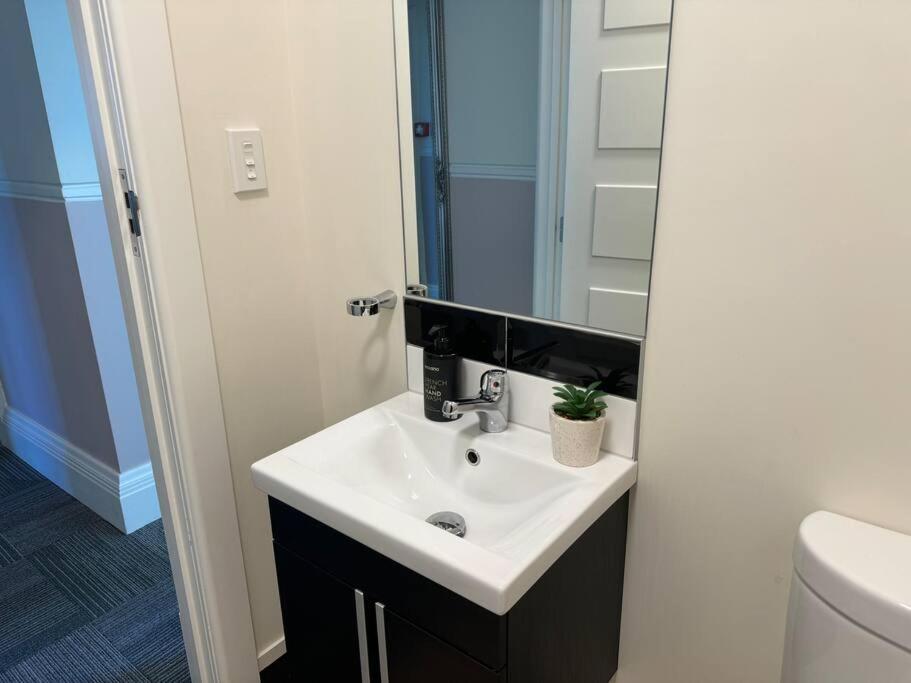 4 Large Bedroom Apartment In The City Hastings Ngoại thất bức ảnh