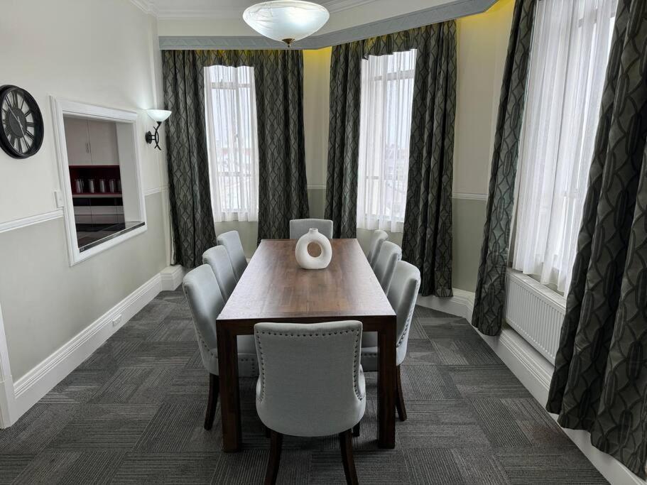 4 Large Bedroom Apartment In The City Hastings Ngoại thất bức ảnh