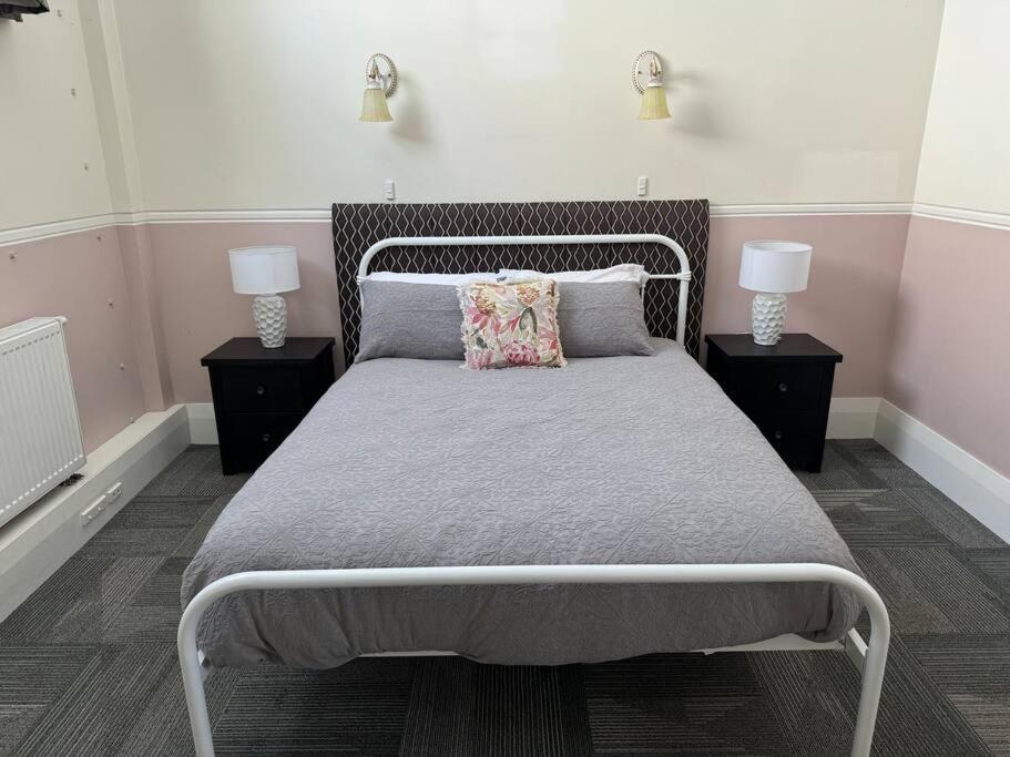 4 Large Bedroom Apartment In The City Hastings Ngoại thất bức ảnh