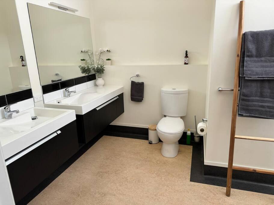 4 Large Bedroom Apartment In The City Hastings Ngoại thất bức ảnh